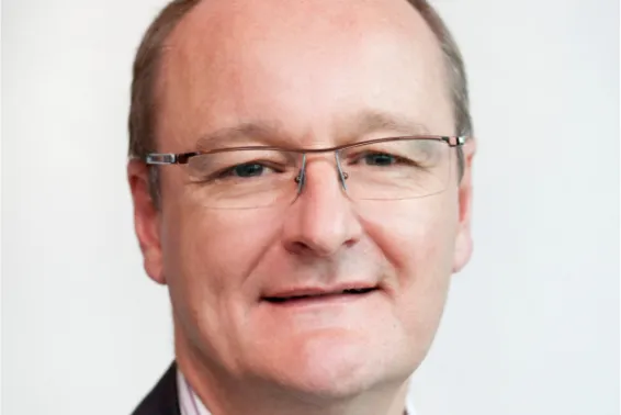 Portrait photo Anthony Lowe