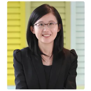 Christine See's headshot