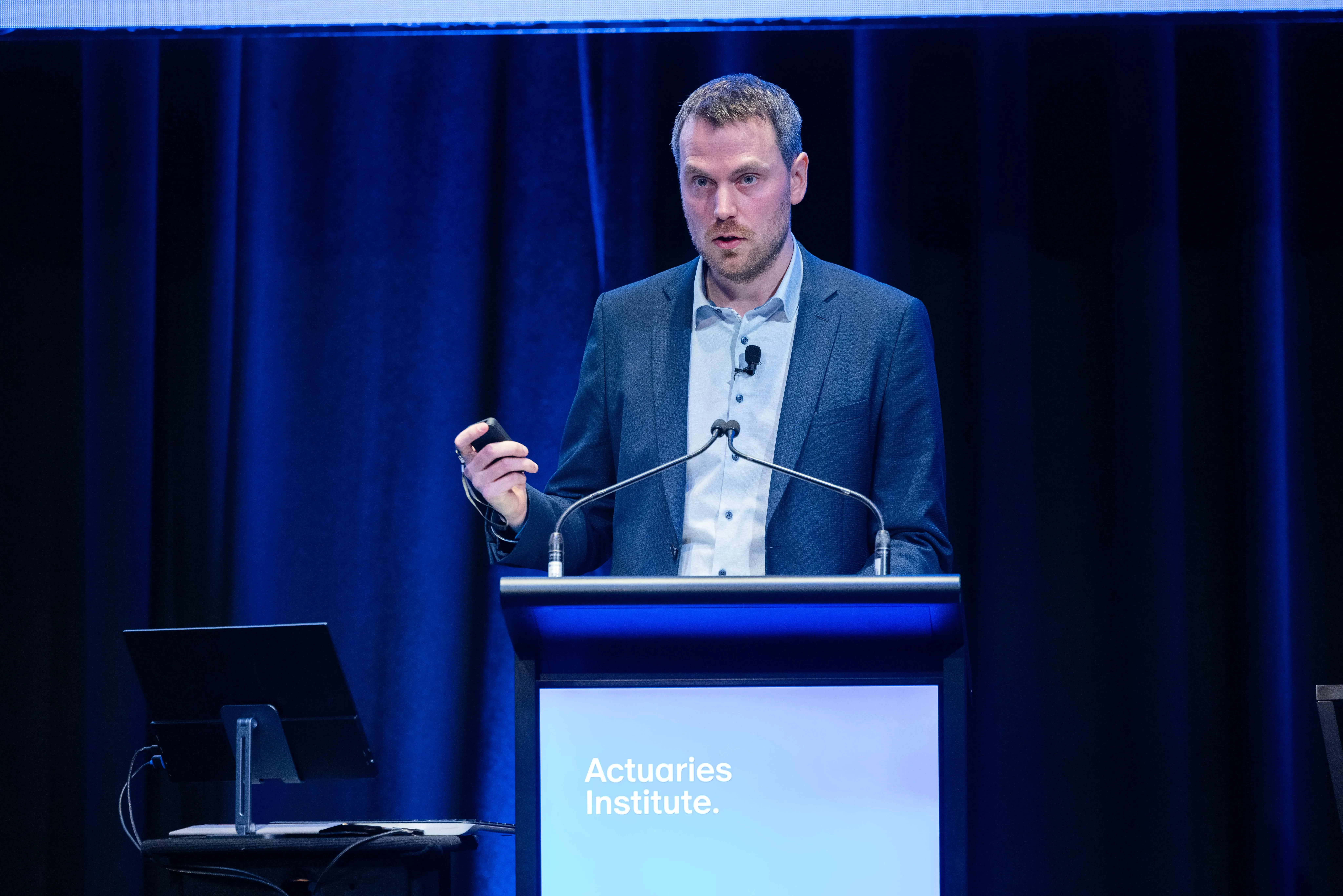 Roel Verbelen presenting at Navigating Uncertainty in Commercial Lines Pricing: Innovative Strategies and Practical Implications All Actuaries Summit 2025 concurrent session.