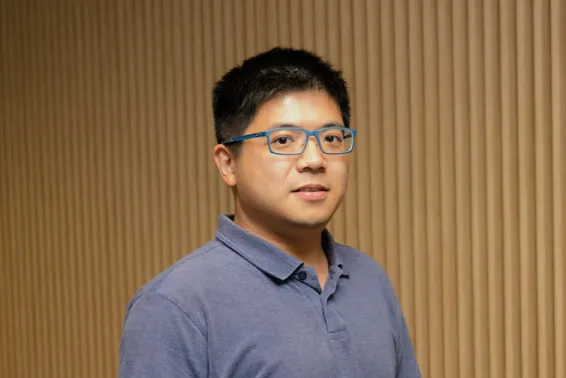 Headshot of educator Simon Kong