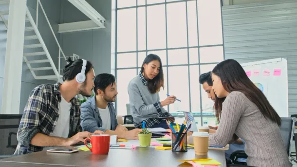 Businesswoman presenting business plan information to team at office meeting, Creative asian woman leader explaining business chart for teamwork, business people, success in business concept