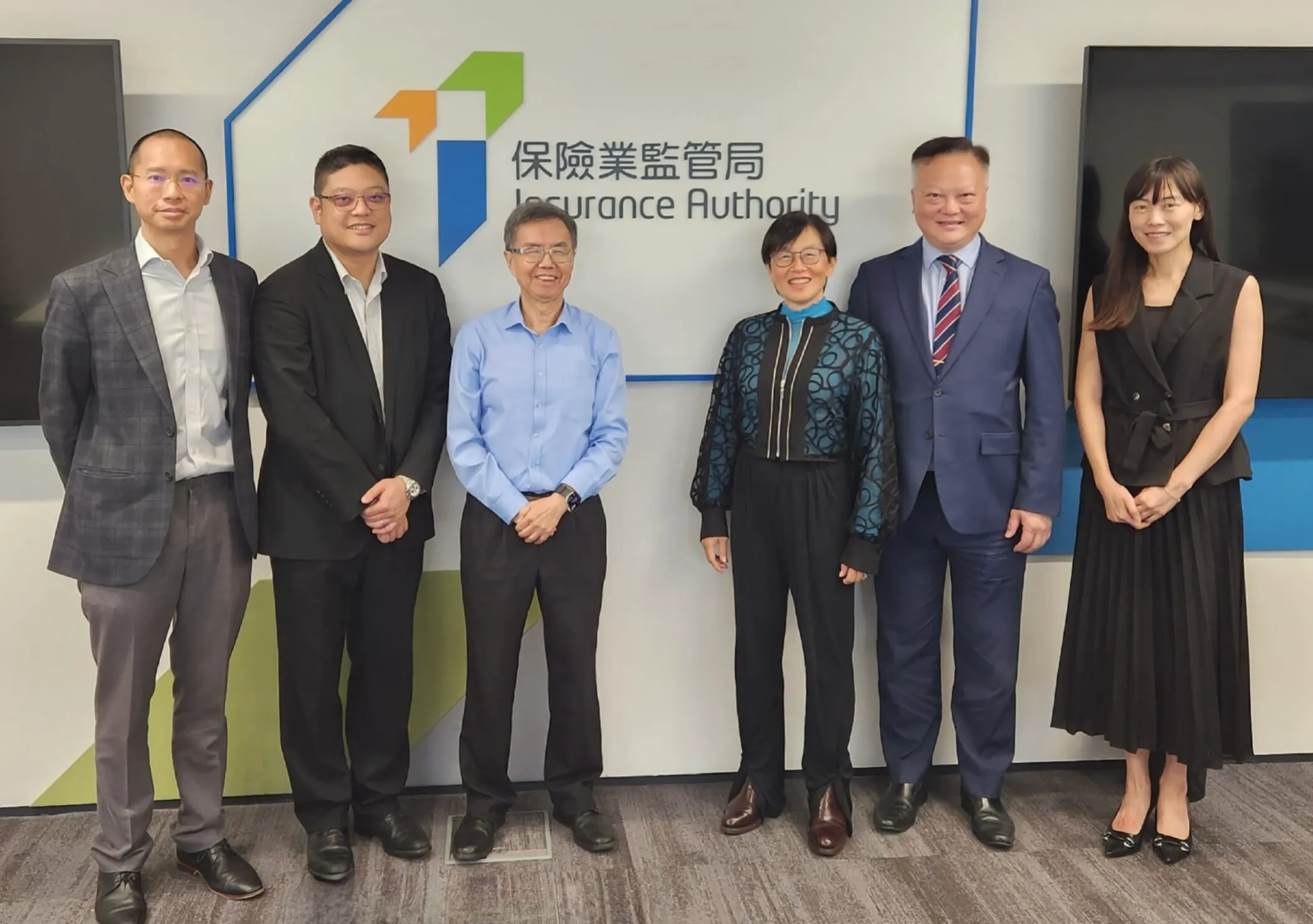 Win-Li with Steve Hui, FIAA, (left to Win-Li) and officials from Hong Kong's Insurance Authority